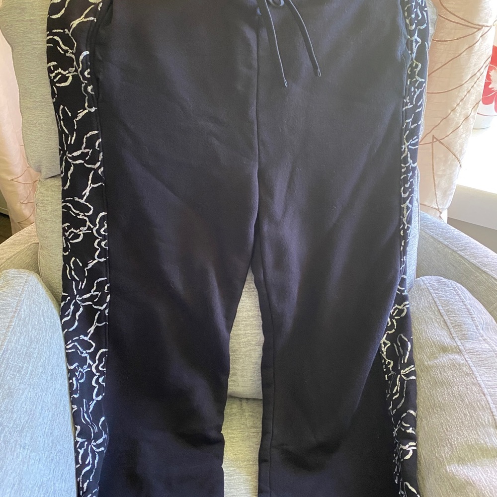 Carbon 38 Capri sweat pants